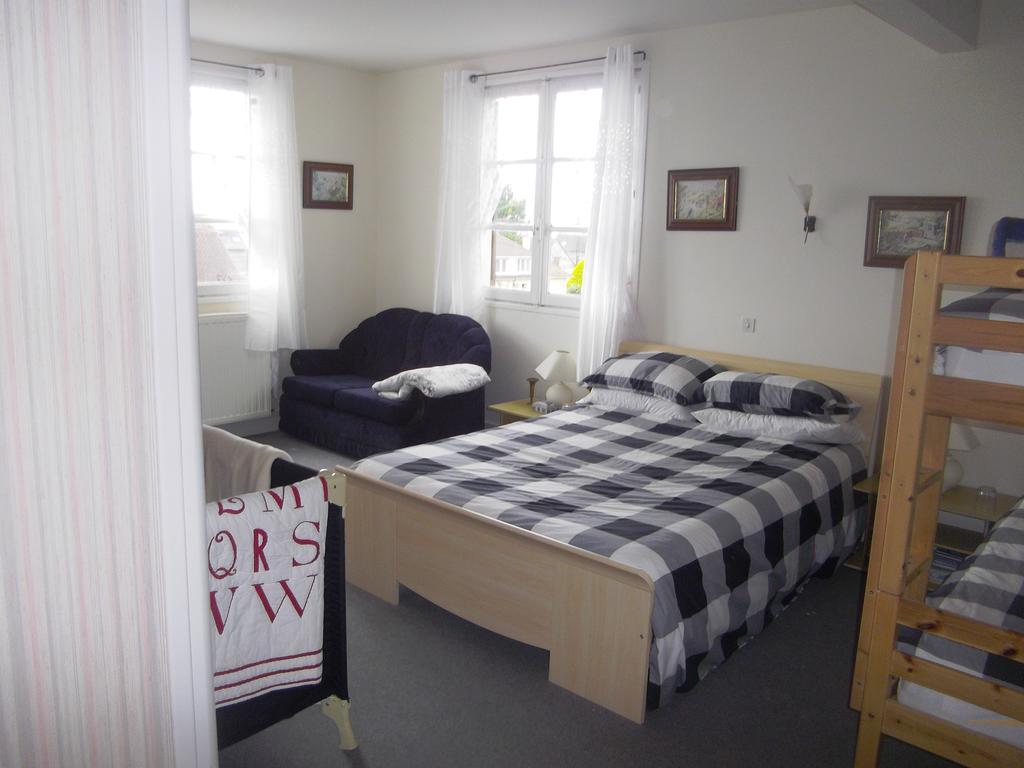 Juvigny-Val-d'Andaine Lenard Charles Bed & Breakfast الغرفة الصورة