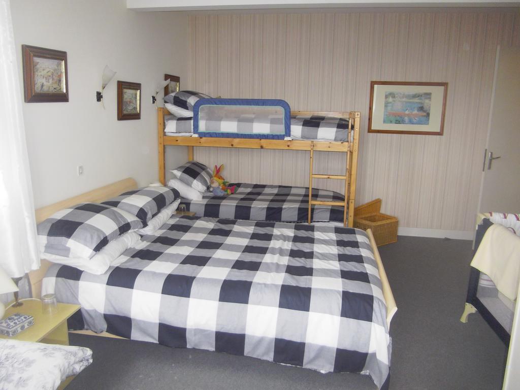 Juvigny-Val-d'Andaine Lenard Charles Bed & Breakfast الغرفة الصورة